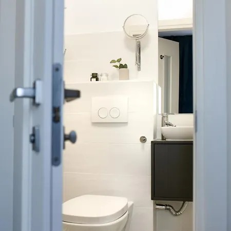 Daire Living At Its - Spacious 2 Bedroom On Calea Victoriei Bükreş